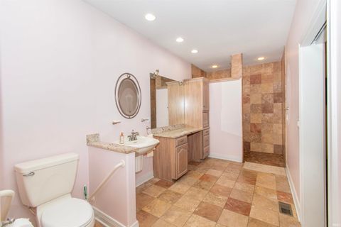 Tiny photo for 909 Eagle Trace, Kendallville, IN 46755 (MLS # 202618750)