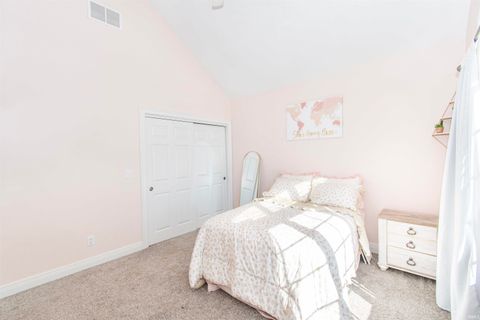 Tiny photo for 909 Eagle Trace, Kendallville, IN 46755 (MLS # 202618750)
