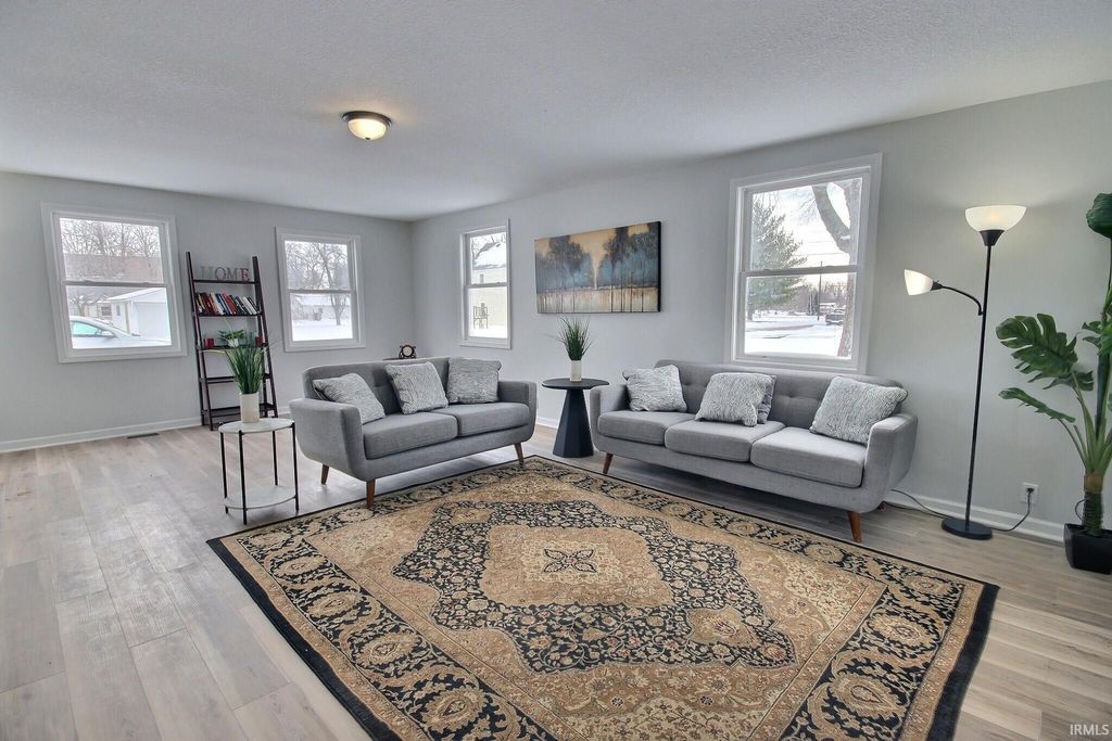 Photo of 952 Grayston Avenue, Huntington, IN 46750 (MLS # 202609290)