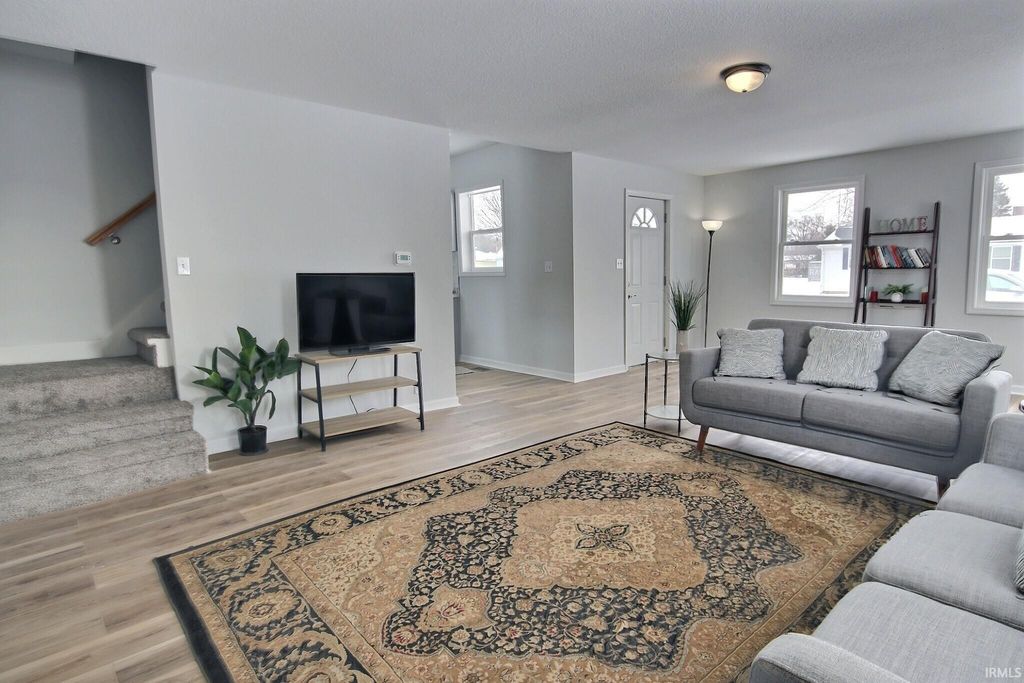 Photo of 952 Grayston Avenue, Huntington, IN 46750 (MLS # 202609290)