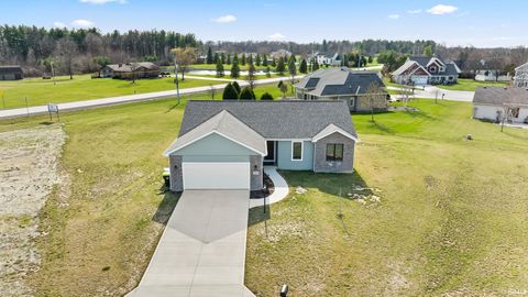 Photo of 334 Cottonwood Court, Markle, IN 46770 (MLS # 202618441)