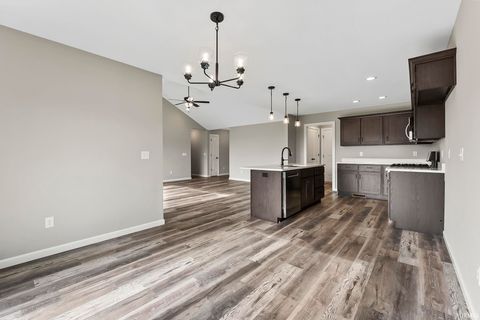 Tiny photo for 334 Cottonwood Court, Markle, IN 46770 (MLS # 202618441)