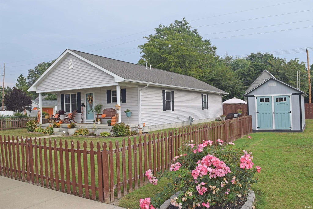 Photo of 902 E Second Street, Mount Vernon, IN 47620 (MLS # 202637400)