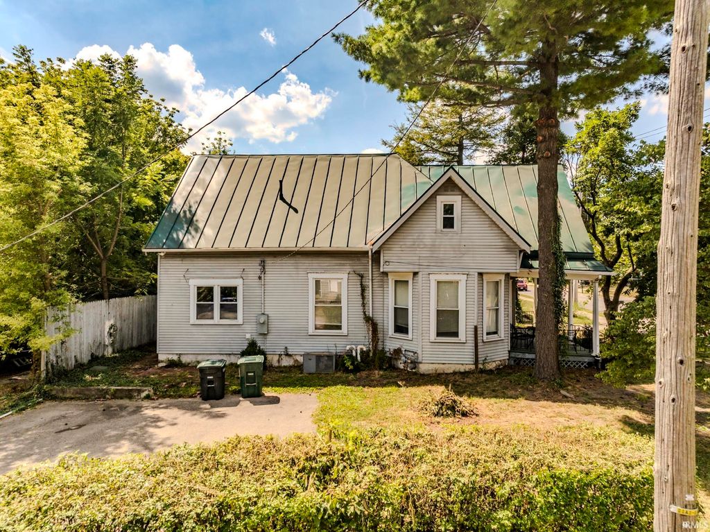 Photo of 601 W Riverside Avenue, Muncie, IN 47303 (MLS # 202538227)