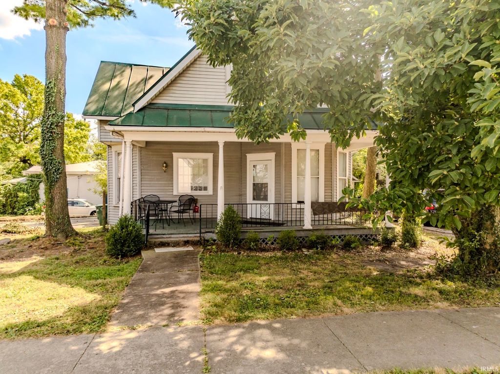 Photo of 601 W Riverside Avenue, Muncie, IN 47303 (MLS # 202538227)