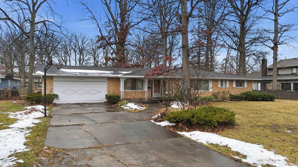 Photo of 4420 Highwood Drive, Fort Wayne, IN 46815 (MLS # 202549452)