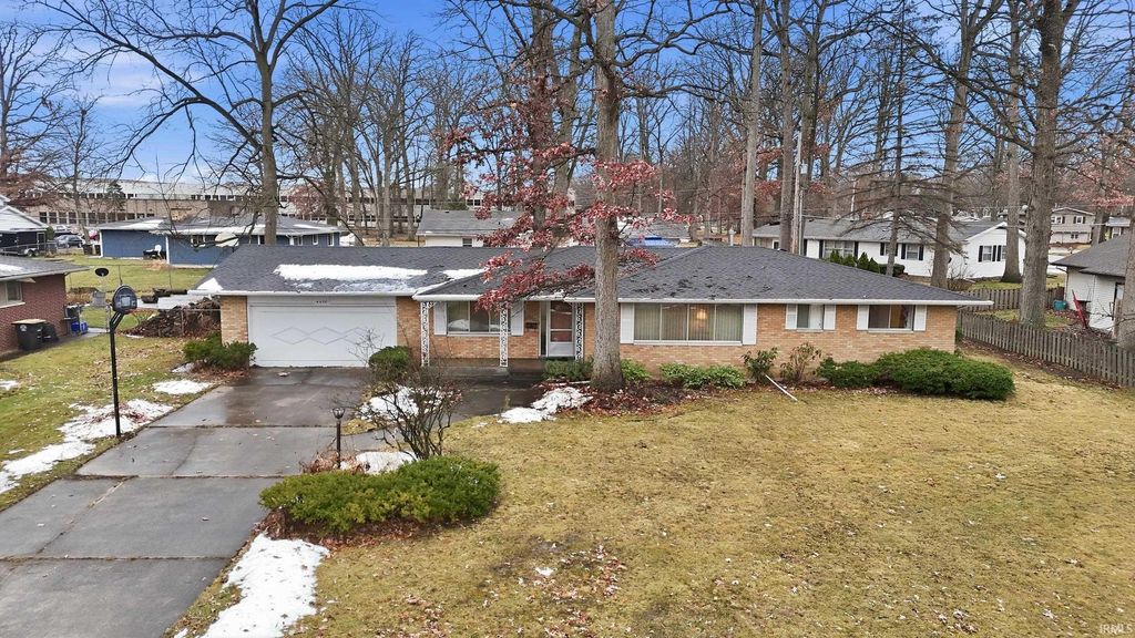 Photo of 4420 Highwood Drive, Fort Wayne, IN 46815 (MLS # 202549452)