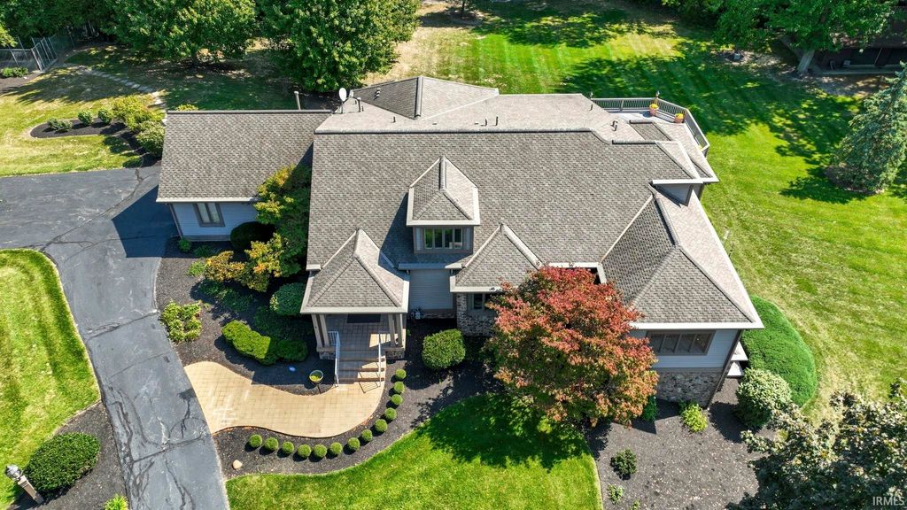 Photo of 1501 Fisher Avenue, Warsaw, IN 46580 (MLS # 202548626)