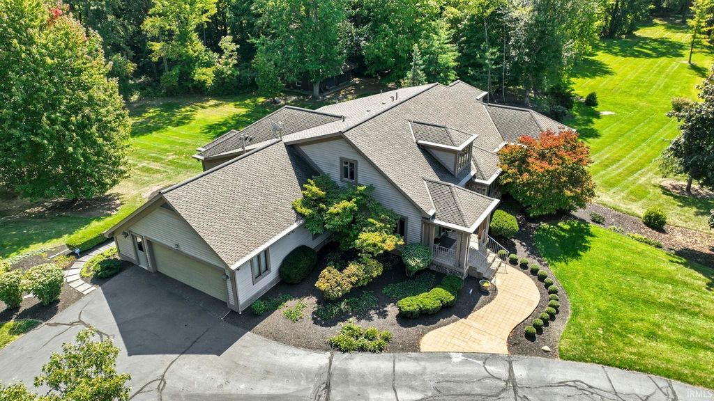 Photo of 1501 Fisher Avenue, Warsaw, IN 46580 (MLS # 202548626)