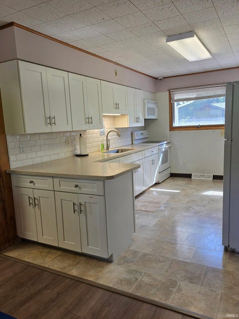 Tiny photo for 1350 E Rhorer Road, Bloomington, IN 47401 (MLS # 202636608)
