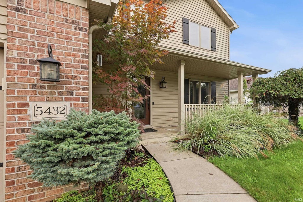 Photo of 5432 Bear Creek Pass, Auburn, IN 46706 (MLS # 202640906)