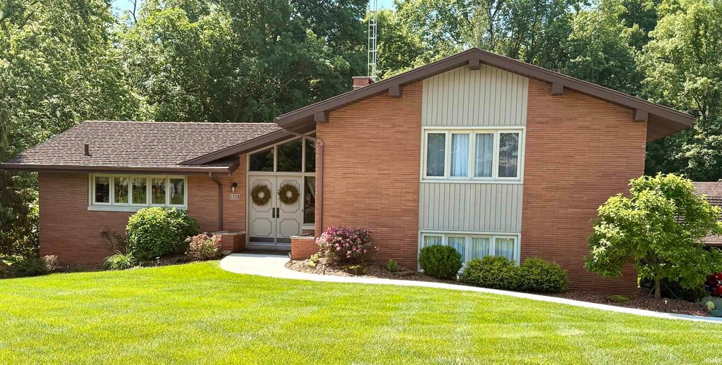 Photo of 1778 S Raymond Street, Jasper, IN 47546 (MLS # 202619880)