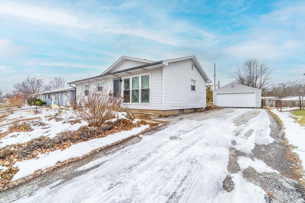 Photo of 5326 Northcrest Drive, Fort Wayne, IN 46825 (MLS # 202548775)