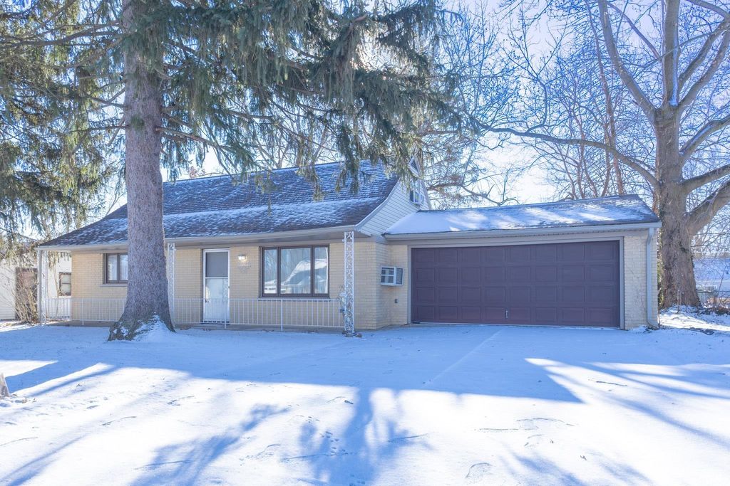 Photo of 2624 Garden Park Drive, Fort Wayne, IN 46825 (MLS # 202601563)