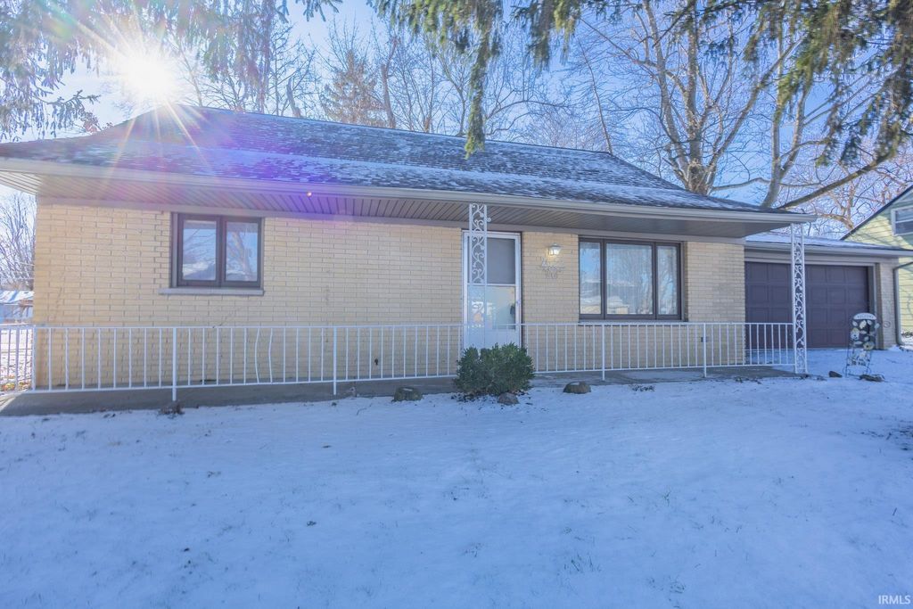 Photo of 2624 Garden Park Drive, Fort Wayne, IN 46825 (MLS # 202601563)