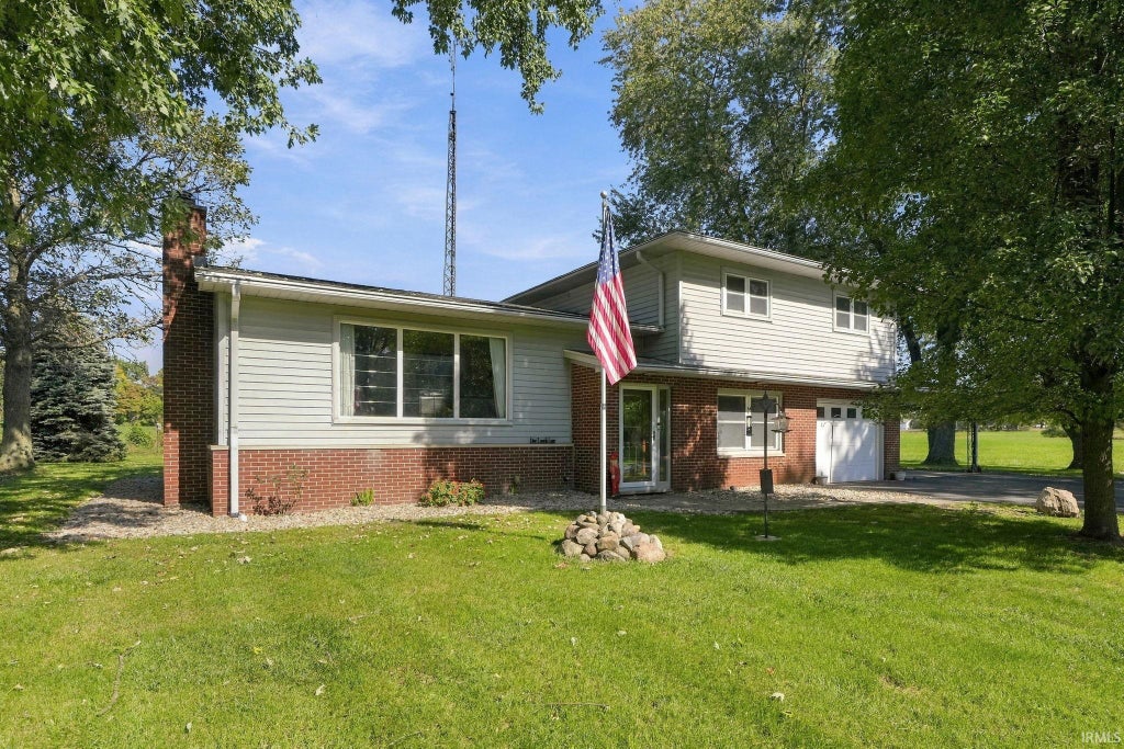 Photo of 1715 E Springhill Road, Warsaw, IN 46580 (MLS # 202641667)