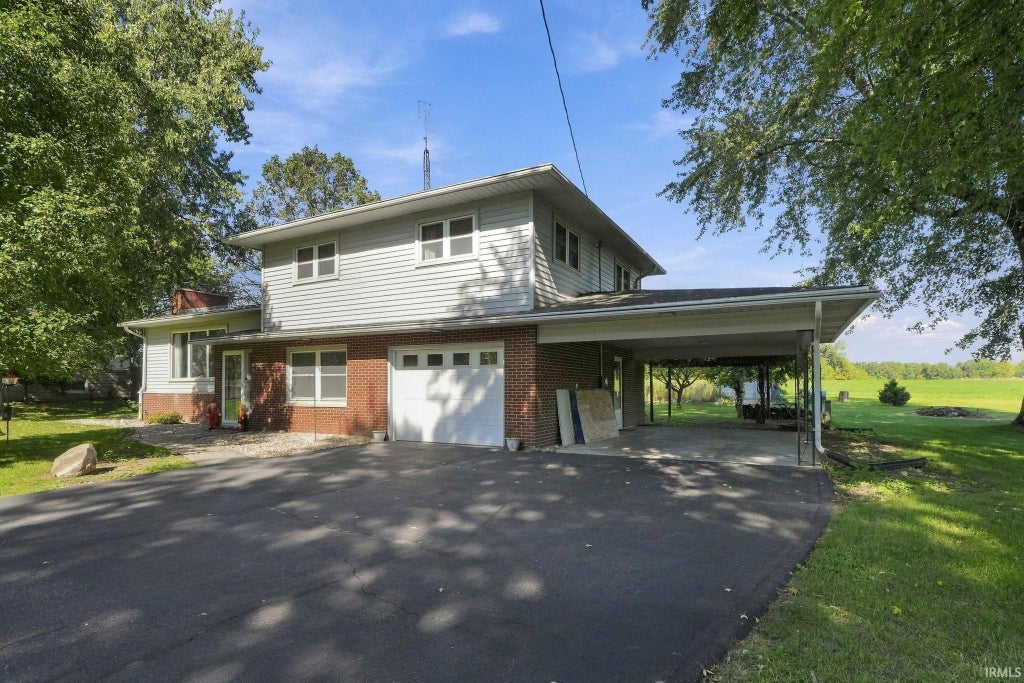 Photo of 1715 E Springhill Road, Warsaw, IN 46580 (MLS # 202641667)