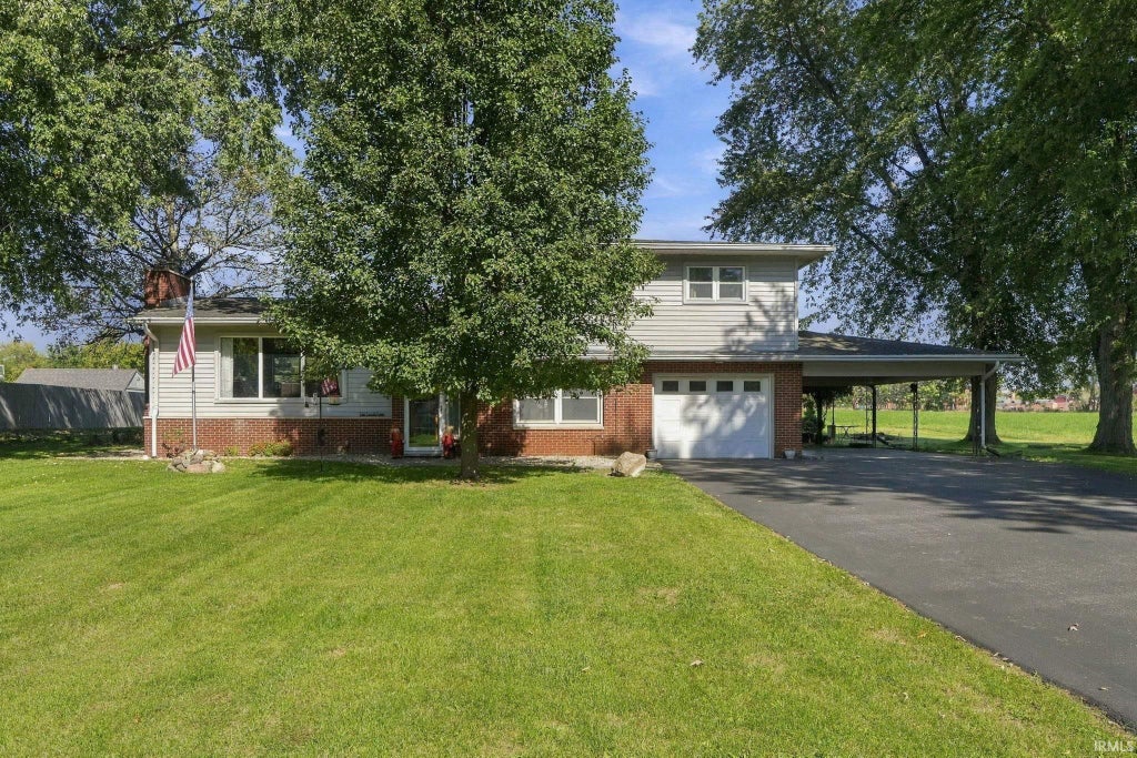 Photo of 1715 E Springhill Road, Warsaw, IN 46580 (MLS # 202641667)