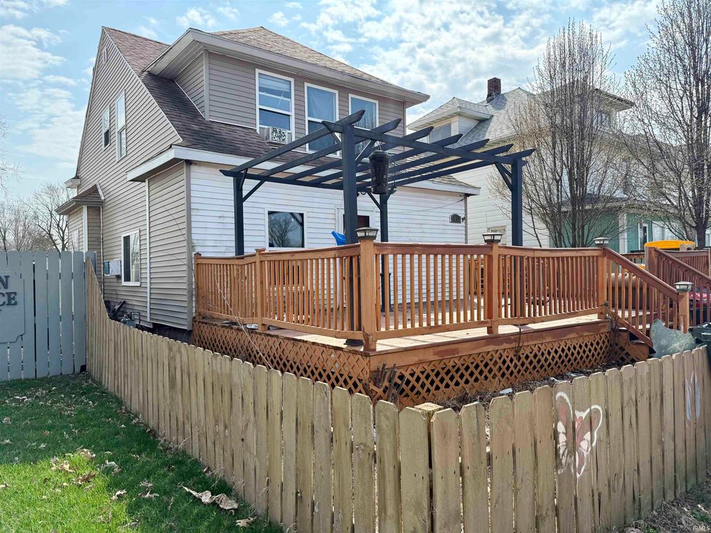 Photo of 2512 Mishawaka Avenue, South Bend, IN 46615 (MLS # 202610829)