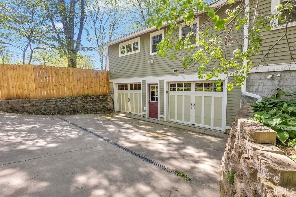 Photo of 603 W Wylie Street, Bloomington, IN 47403 (MLS # 202614969)