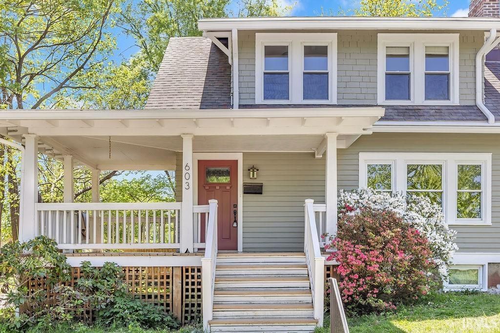 Photo of 603 W Wylie Street, Bloomington, IN 47403 (MLS # 202614969)