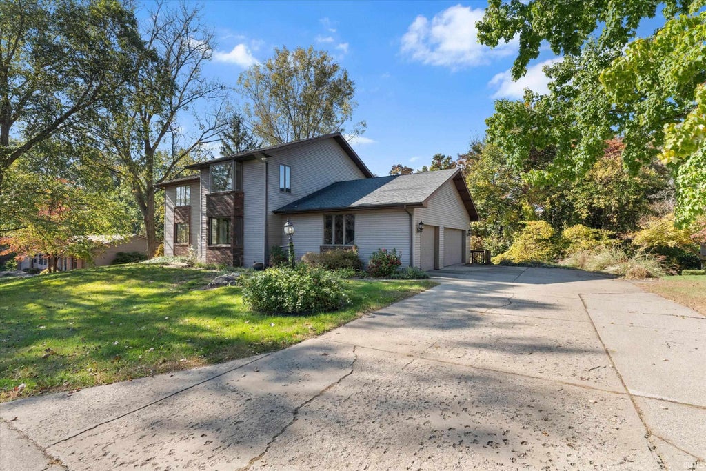Photo of 50825 N Trails Drive, Granger, IN 46530 (MLS # 202644072)