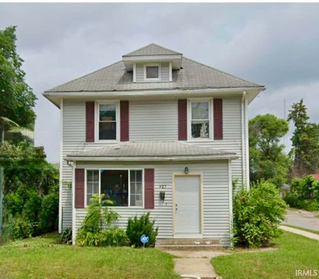 Photo of 927 E Indiana Avenue, South Bend, IN 46613 (MLS # 202632359)