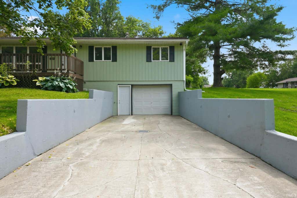 Photo of 11179 N Wawasee Circle E Circle, Cromwell, IN 46732 (MLS # 202626940)
