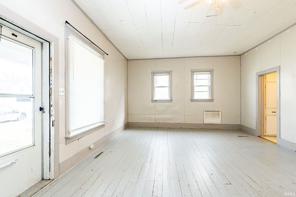 Photo of 331 W 15th Street, Auburn, IN 46706 (MLS # 202549638)