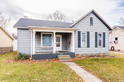 Photo of 331 W 15th Street, Auburn, IN 46706 (MLS # 202549638)