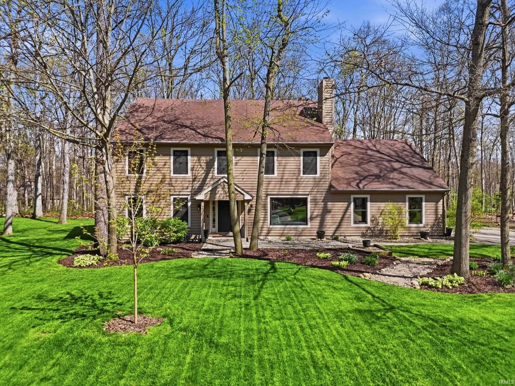 Photo of 10816 Country Wood Trail, Fort Wayne, IN 46845 (MLS # 202614344)