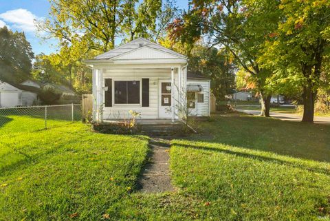 Photo of 2222 Delaware Street, South Bend, IN 46613 (MLS # 202544287)