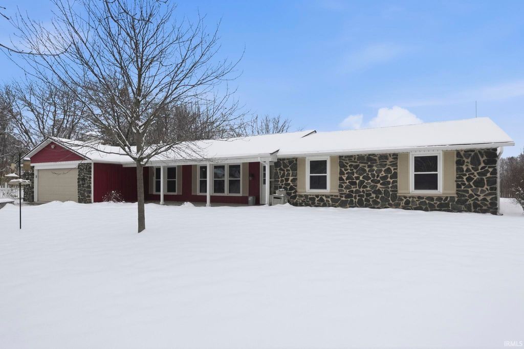 Photo of 9928 Berkshire Lane, Fort Wayne, IN 46804 (MLS # 202548271)