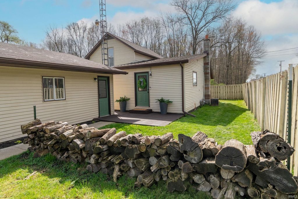 Photo of 10999 Douglas Road, Osceola, IN 46561 (MLS # 202614097)