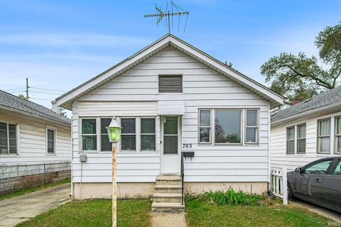 Photo of 703 Maple Street, Mishawaka, IN 46545 (MLS # 202541835)