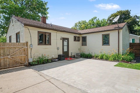 Tiny photo for 1144 Congress Avenue, South Bend, IN 46615 (MLS # 202625472)