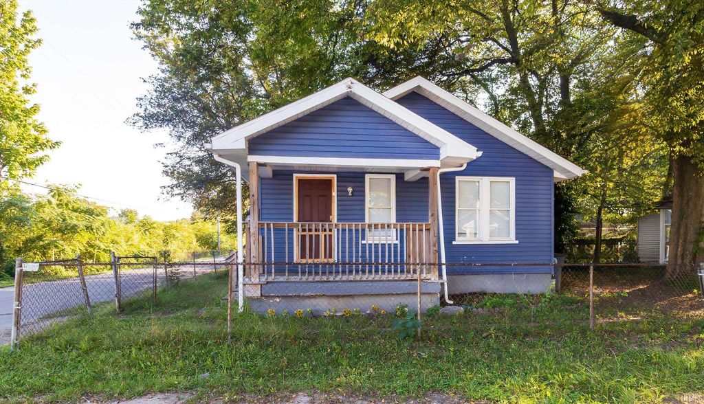 Photo of 1159 Sweetser Avenue, Evansville, IN 47714 (MLS # 202541879)