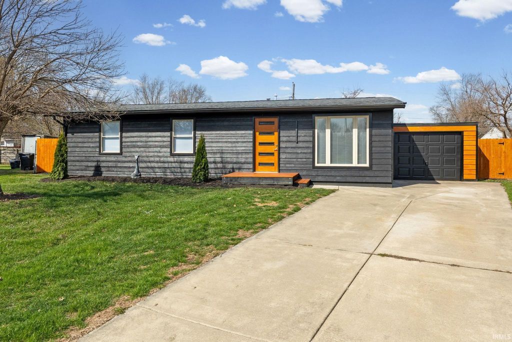 Photo of 924 Shenandoah Drive, Lafayette, IN 47905 (MLS # 202610480)