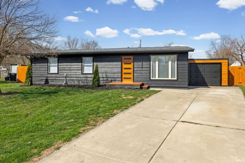 Photo of 924 Shenandoah Drive, Lafayette, IN 47905 (MLS # 202610480)