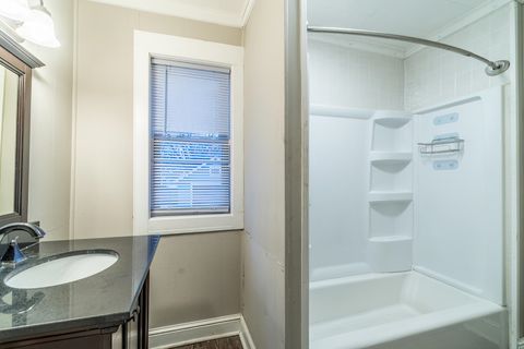 Tiny photo for 3124 Broadway, Fort Wayne, IN 46807 (MLS # 202612495)