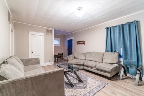 Tiny photo for 3124 Broadway, Fort Wayne, IN 46807 (MLS # 202612495)