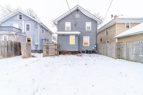 Tiny photo for 3124 Broadway, Fort Wayne, IN 46807 (MLS # 202612495)