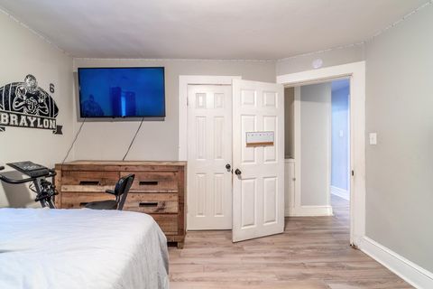 Tiny photo for 3124 Broadway, Fort Wayne, IN 46807 (MLS # 202612495)