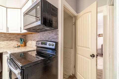 Tiny photo for 3124 Broadway, Fort Wayne, IN 46807 (MLS # 202612495)