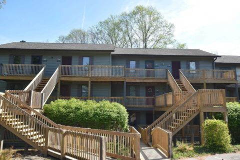 Photo of 9337 S Pointe Retreat Drive, Bloomington, IN 47401 (MLS # 202613407)