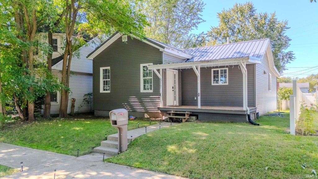 Photo of 317 N Union Street, Warsaw, IN 46580 (MLS # 202642160)