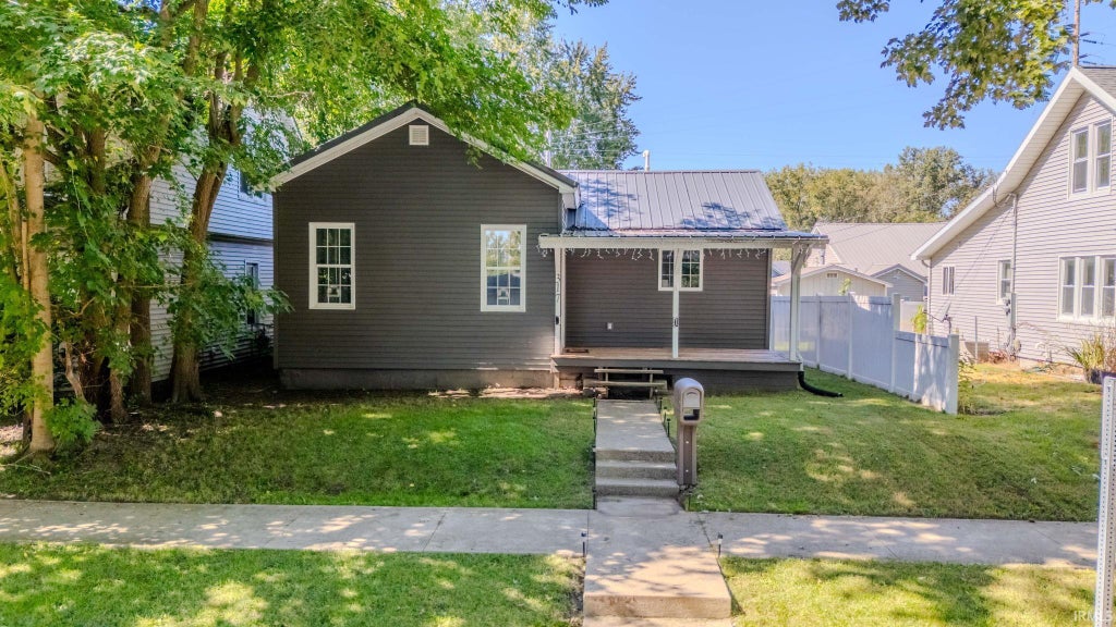 Photo of 317 N Union Street, Warsaw, IN 46580 (MLS # 202642160)
