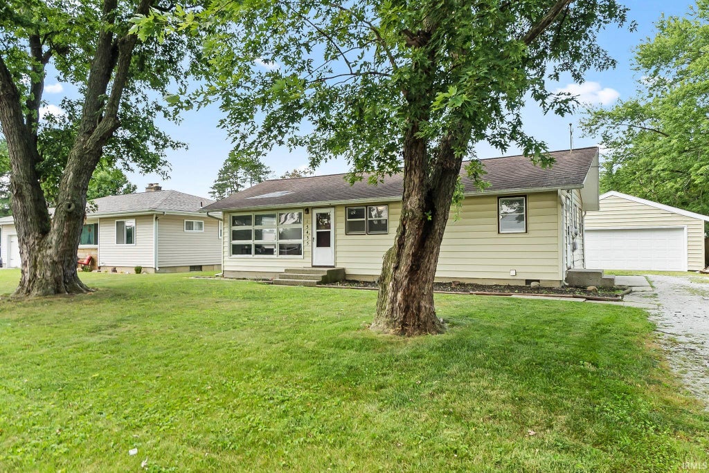 Photo of 15435 Oak Street, Huntertown, IN 46748 (MLS # 202631021)