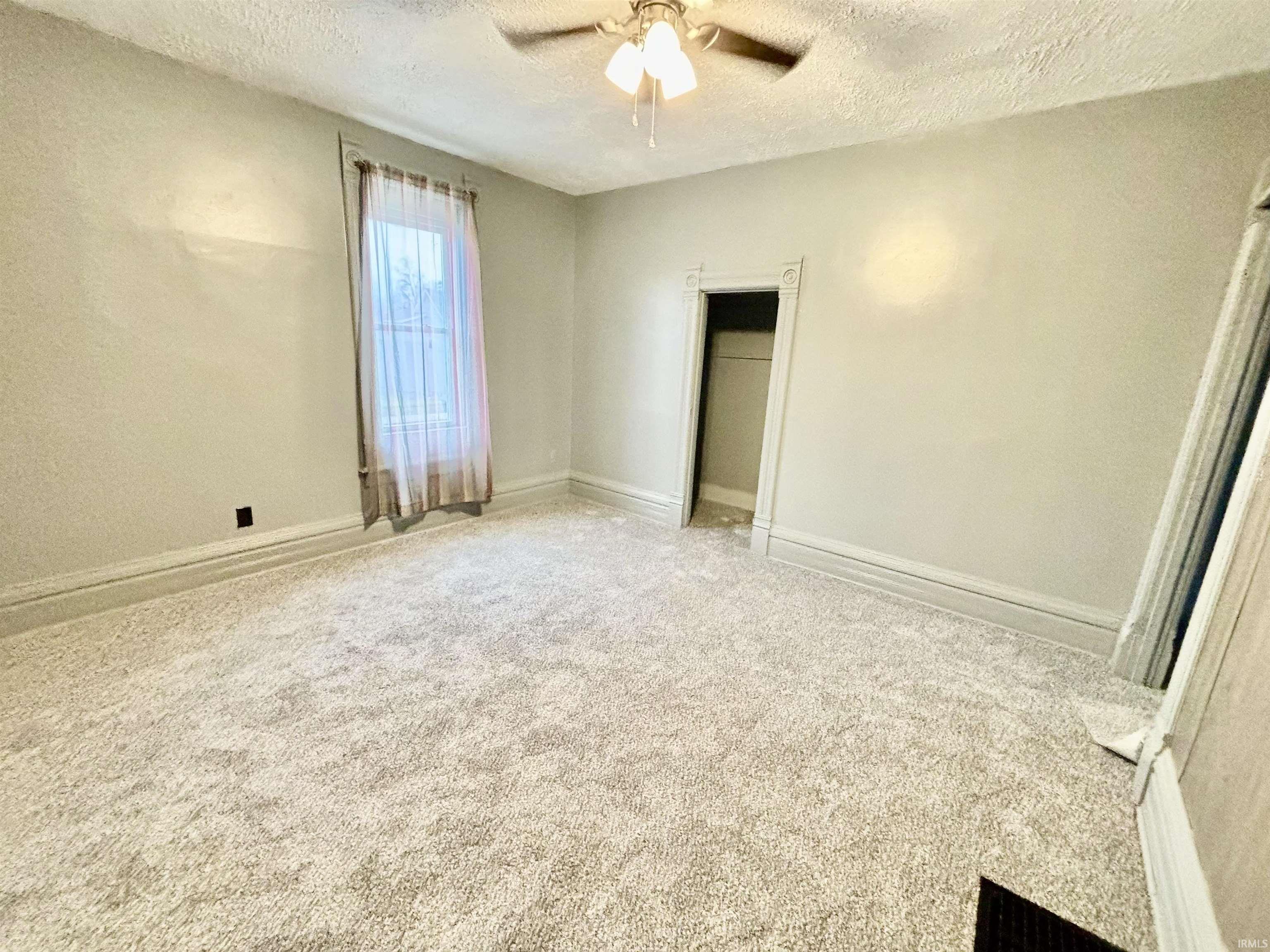 Goshen, Indiana 46528, United States, 2 Bedrooms Bedrooms, ,2 BathroomsBathrooms,Residential,Pending,32331