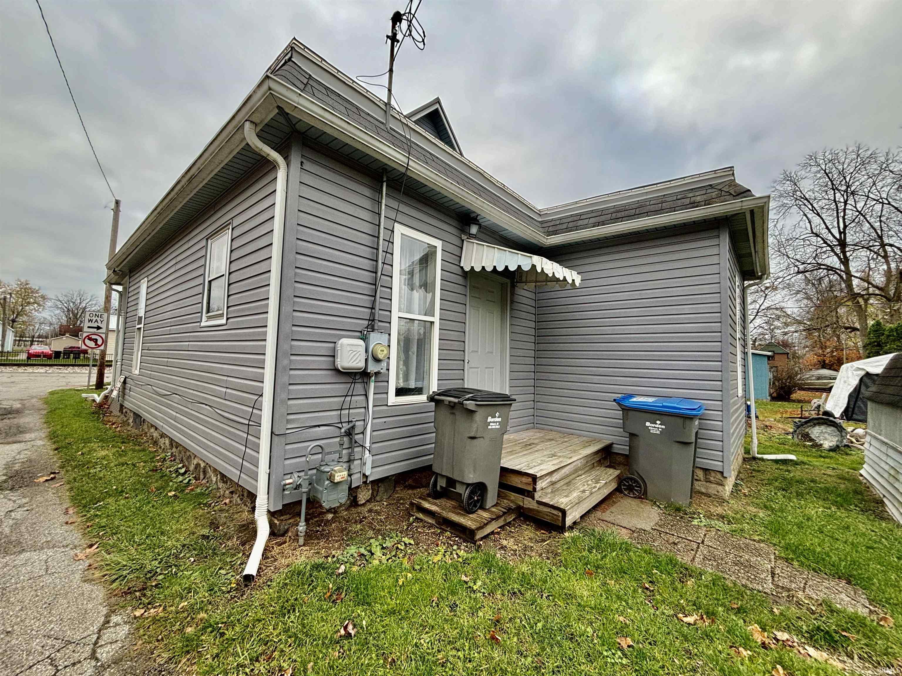 Goshen, Indiana 46528, United States, 2 Bedrooms Bedrooms, ,2 BathroomsBathrooms,Residential,Pending,32331